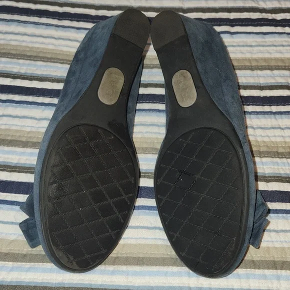 Me Too Suede Wedges With Bow Size 7.5 - Picture 6 of 6